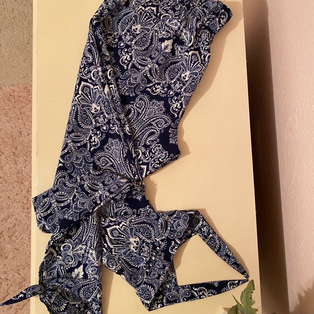 Ultra comfy blue & white paisley tie bottom pants